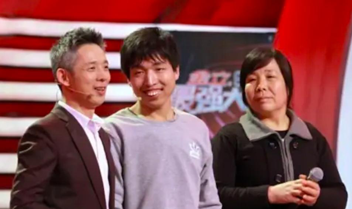 《最强大脑》第3期之“中国雨人” 周玮_ 世界孤独症关注日 | 让来自星星的孩子，不再孤单_万象城AWC基因
